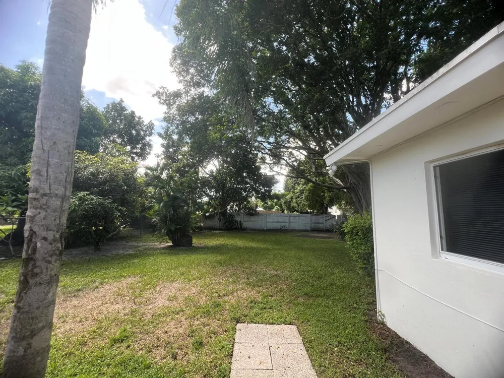 4052 Collin Drive West Palm Beach, FL 33406