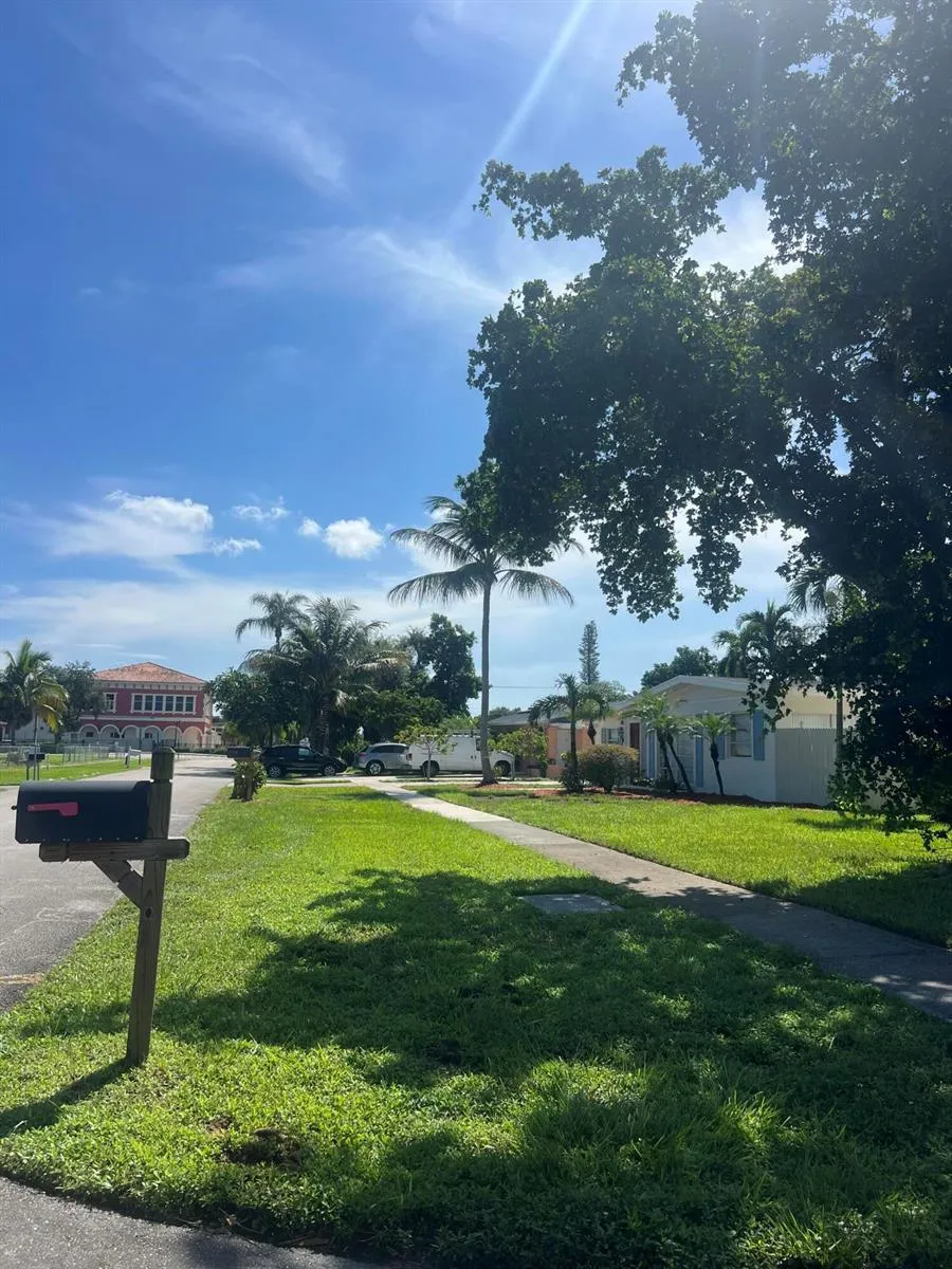 4052 Collin Drive West Palm Beach, FL 33406