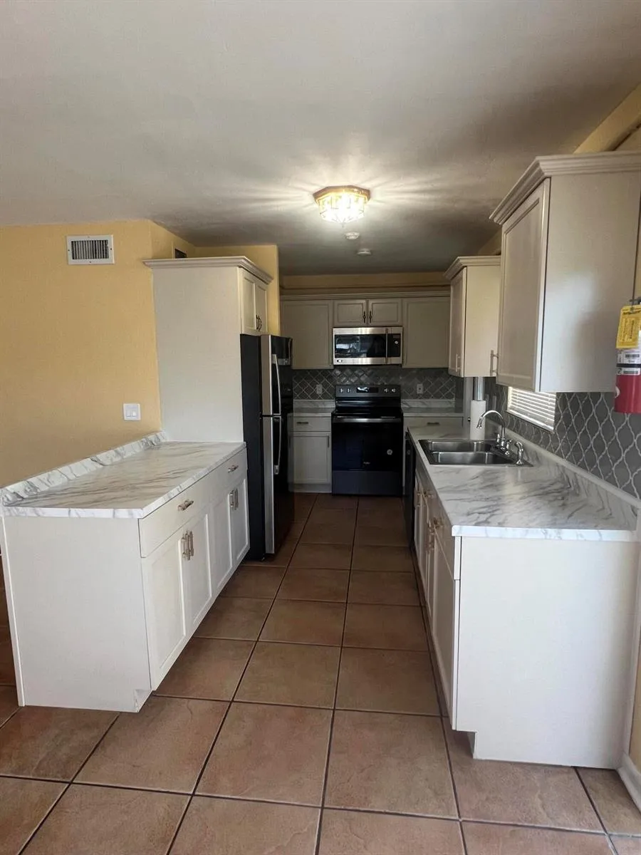 4052 Collin Drive West Palm Beach, FL 33406