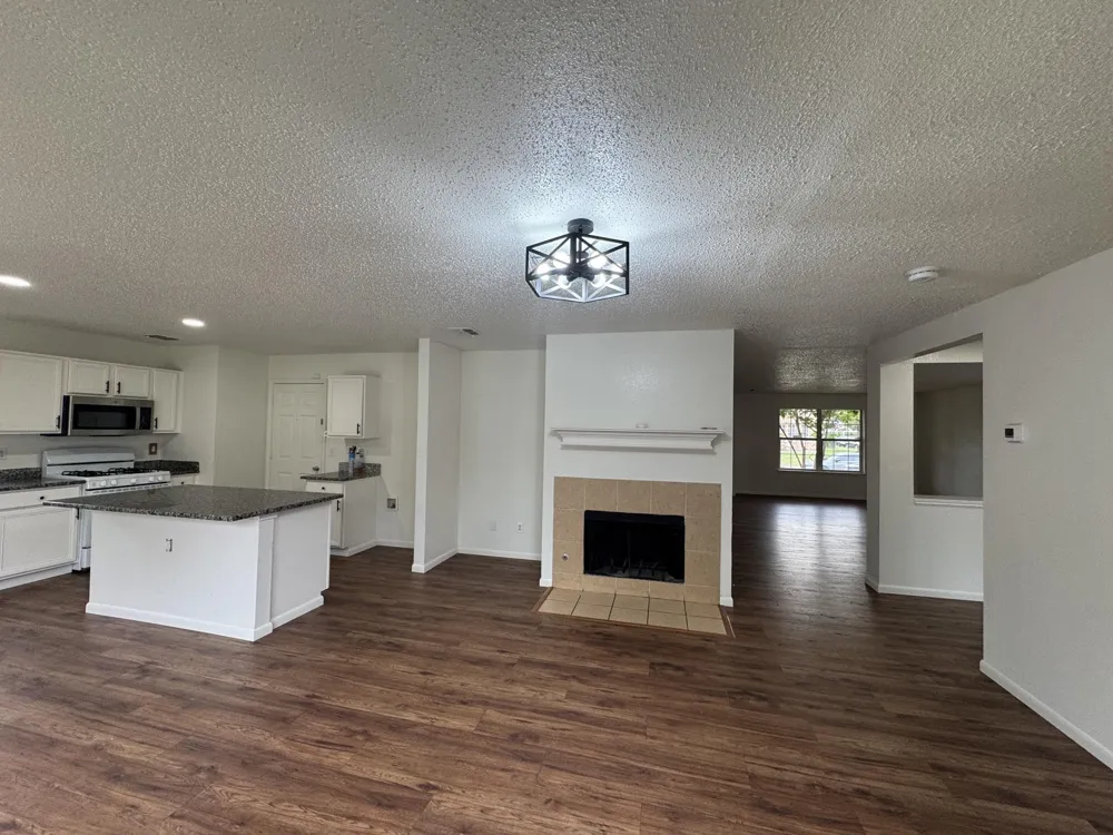 7305 Marsland Lane Arlington, TX 76001