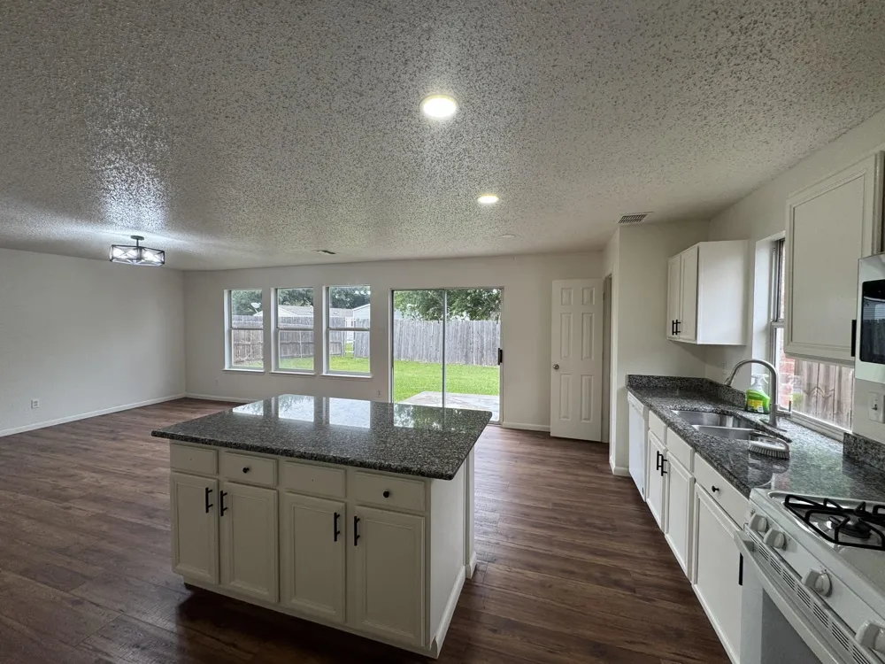 7305 Marsland Lane Arlington, TX 76001