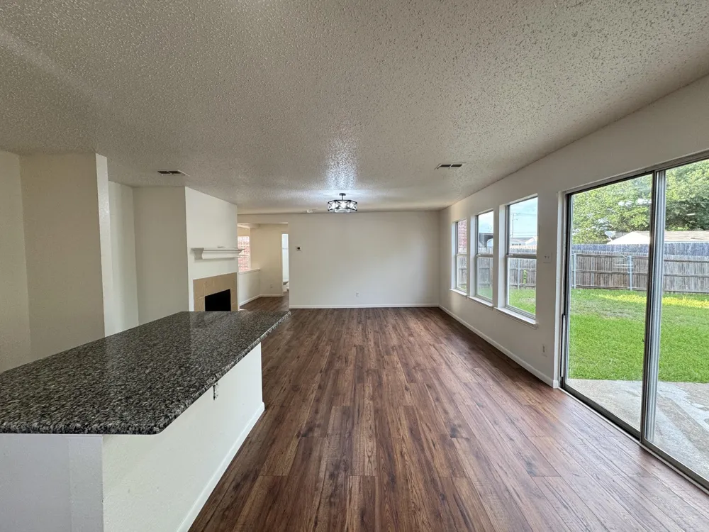 7305 Marsland Lane Arlington, TX 76001