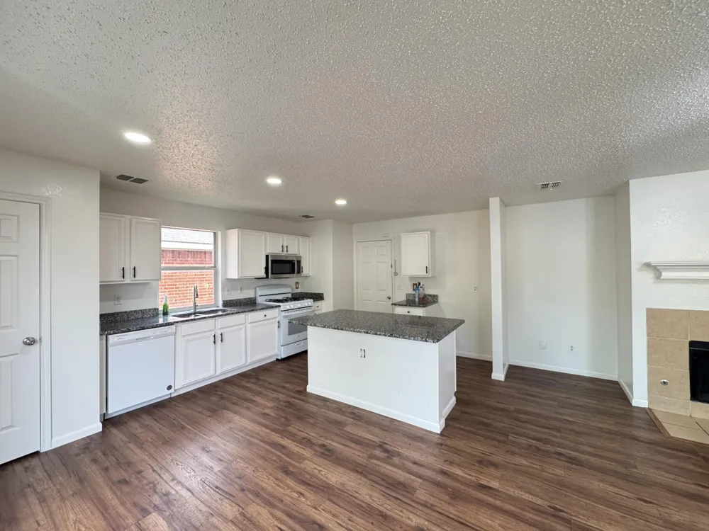 7305 Marsland Lane Arlington, TX 76001