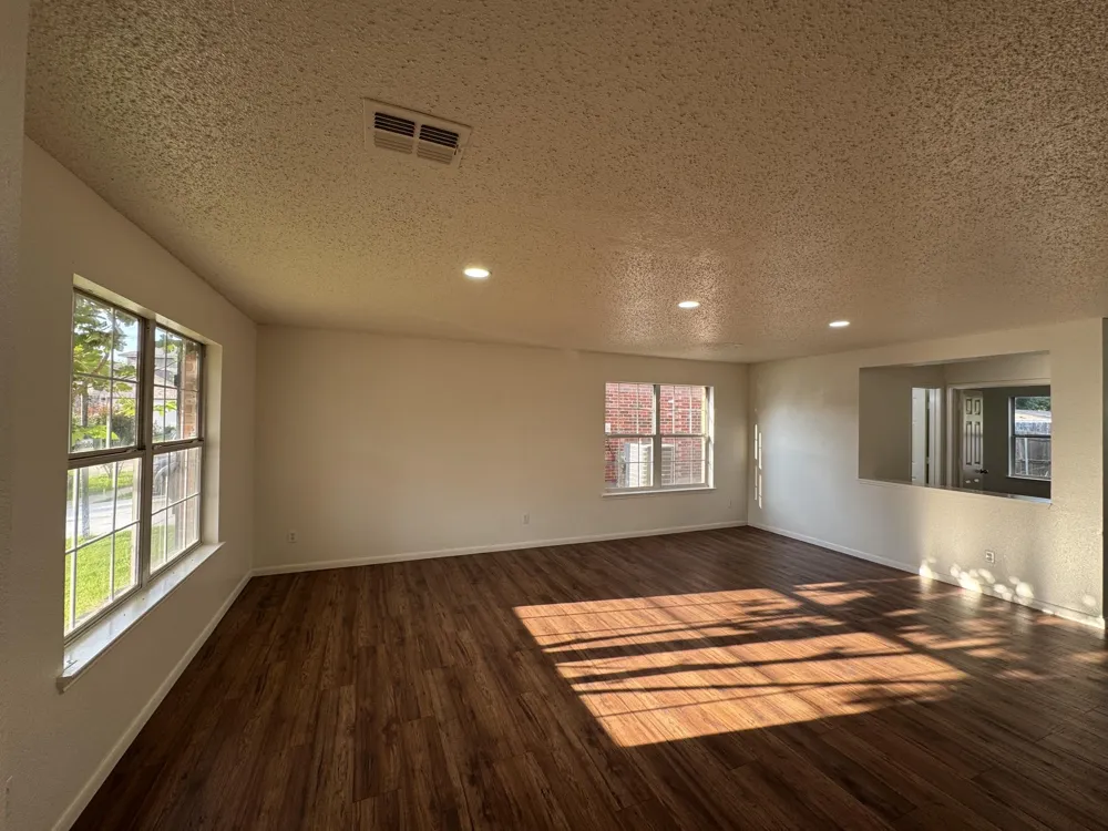 7305 Marsland Lane Arlington, TX 76001