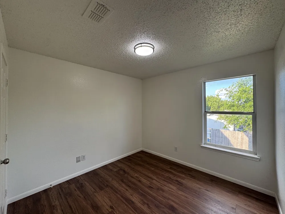 7305 Marsland Lane Arlington, TX 76001
