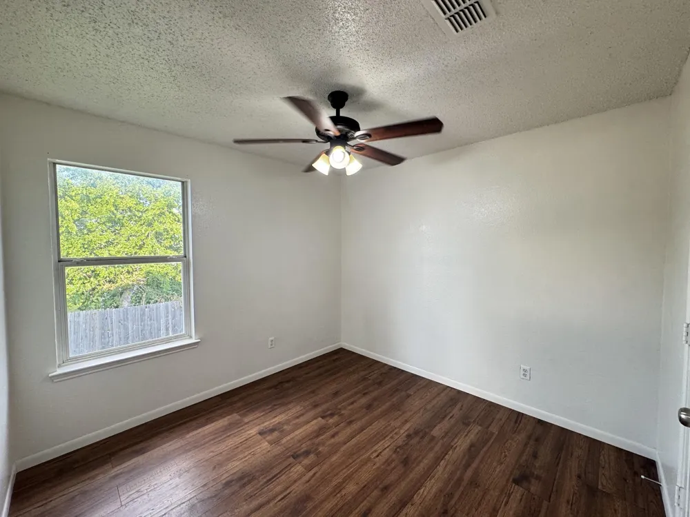 7305 Marsland Lane Arlington, TX 76001