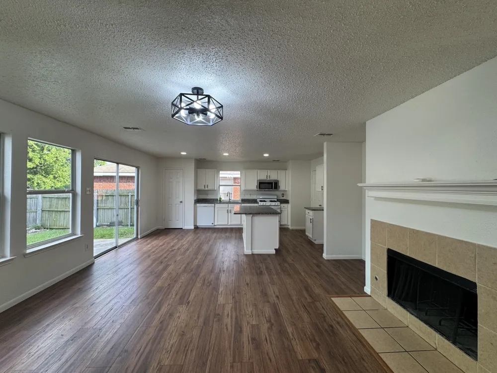 7305 Marsland Lane Arlington, TX 76001
