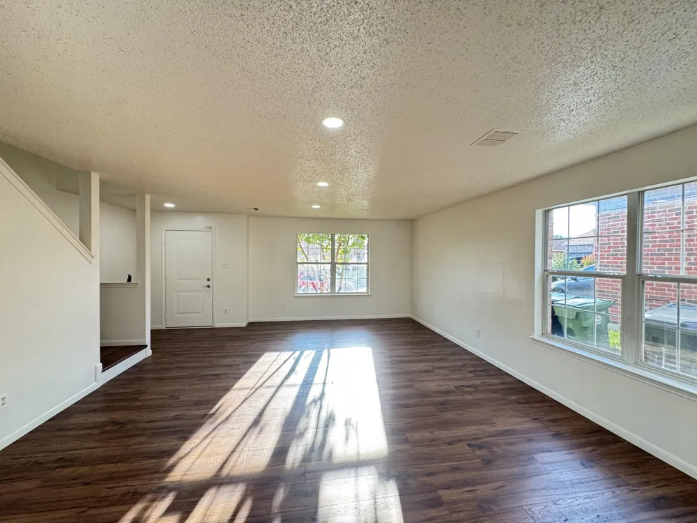 7305 Marsland Lane Arlington, TX 76001