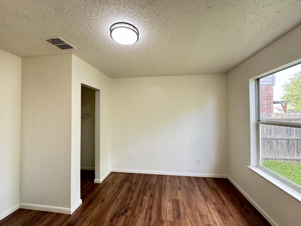 7305 Marsland Lane Arlington, TX 76001
