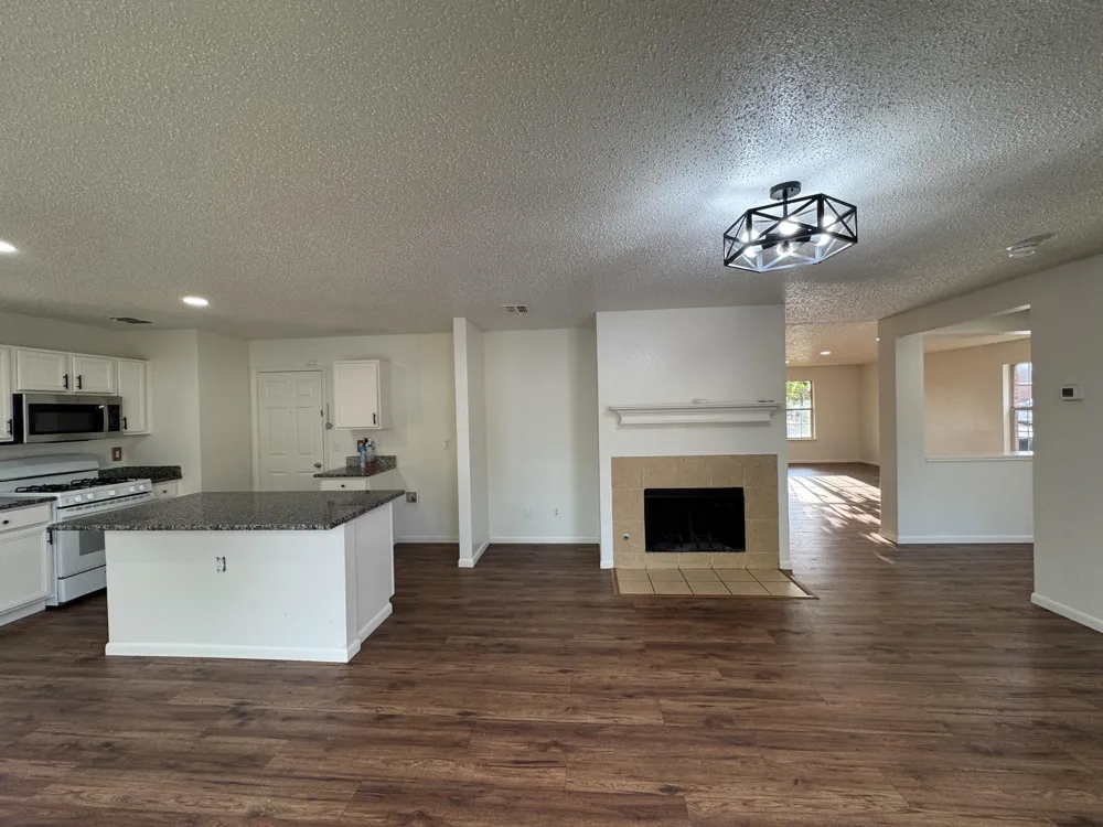 7305 Marsland Lane Arlington, TX 76001