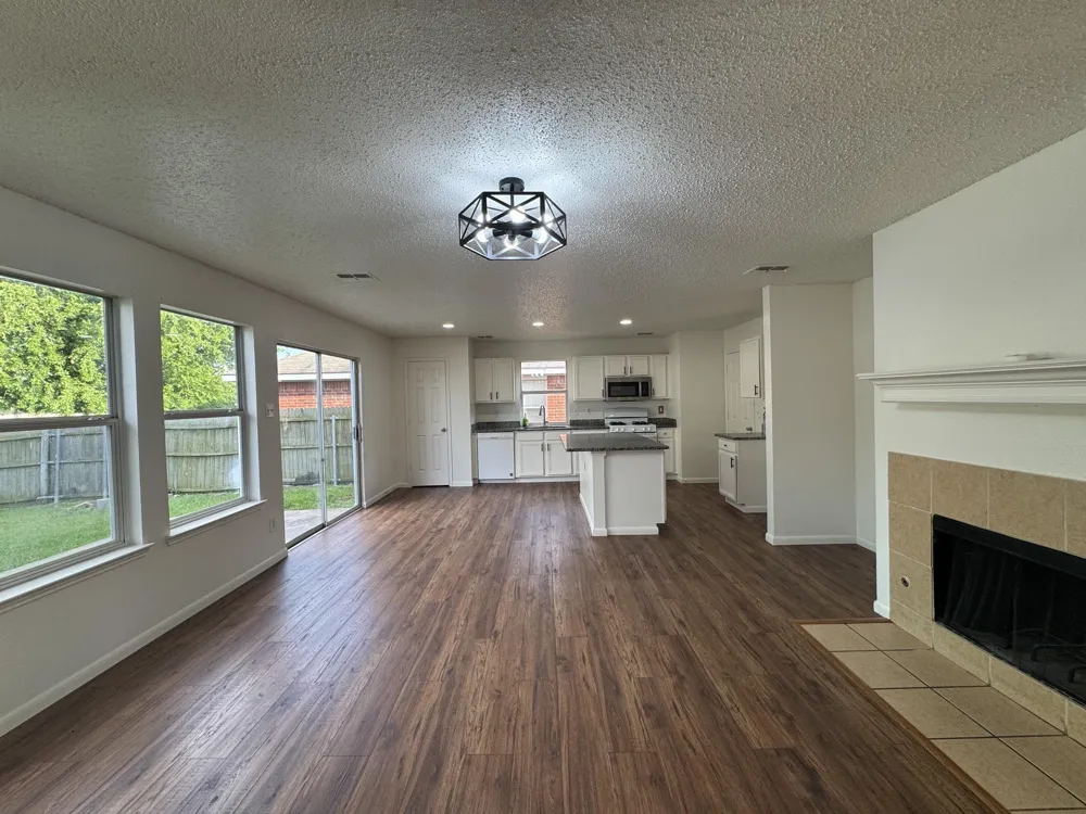 7305 Marsland Lane Arlington, TX 76001