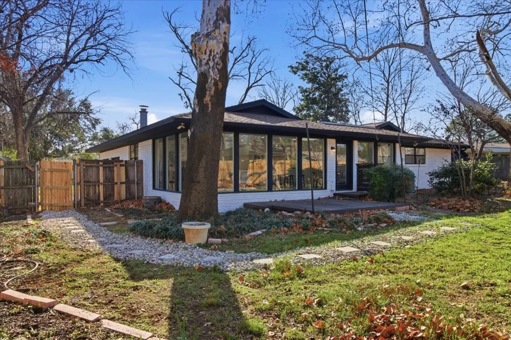 1509 University Drive Arlington, TX 76013