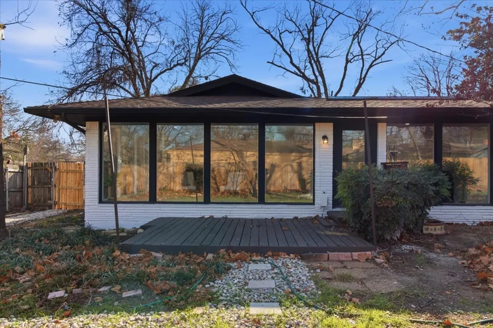 1509 University Drive Arlington, TX 76013