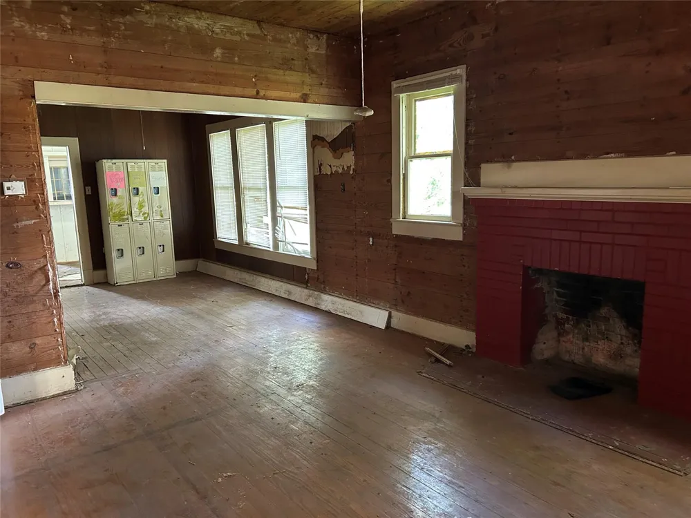 1207 E Washington Avenue Navasota, TX 77868