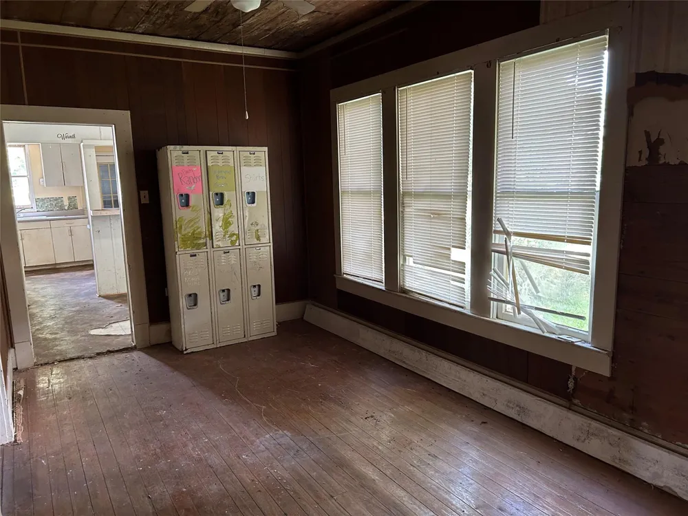 1207 E Washington Avenue Navasota, TX 77868