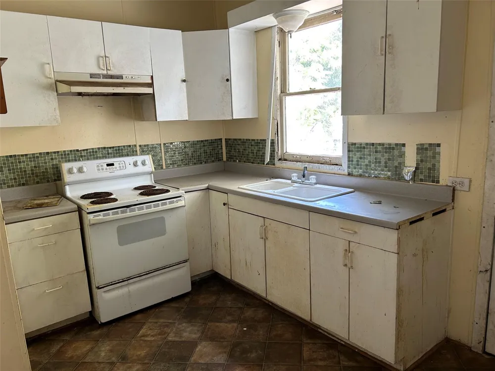 1207 E Washington Avenue Navasota, TX 77868