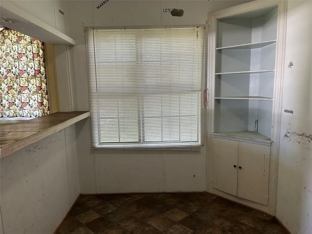 1207 E Washington Avenue Navasota, TX 77868