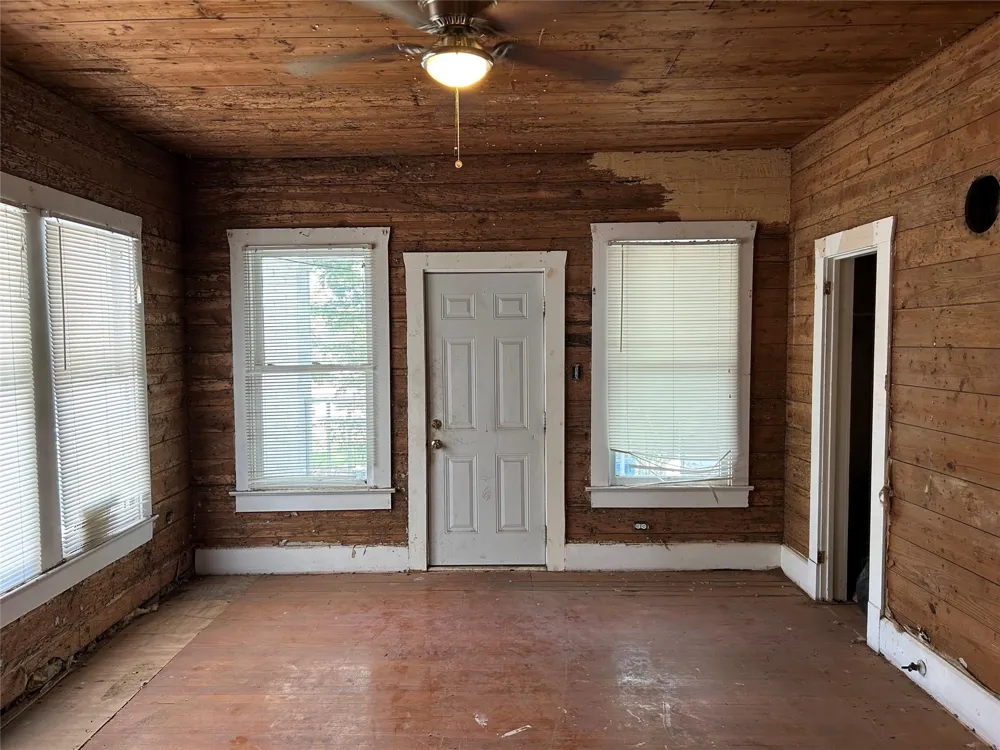 1207 E Washington Avenue Navasota, TX 77868