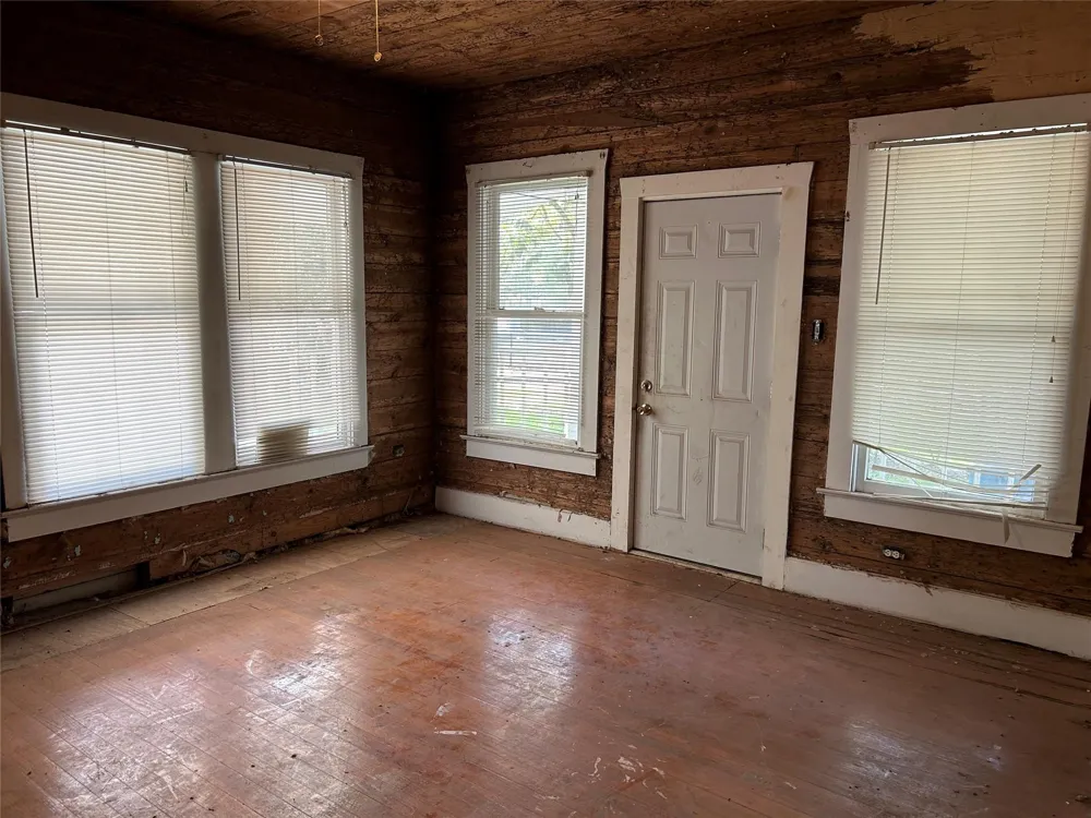 1207 E Washington Avenue Navasota, TX 77868