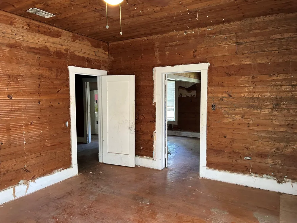 1207 E Washington Avenue Navasota, TX 77868