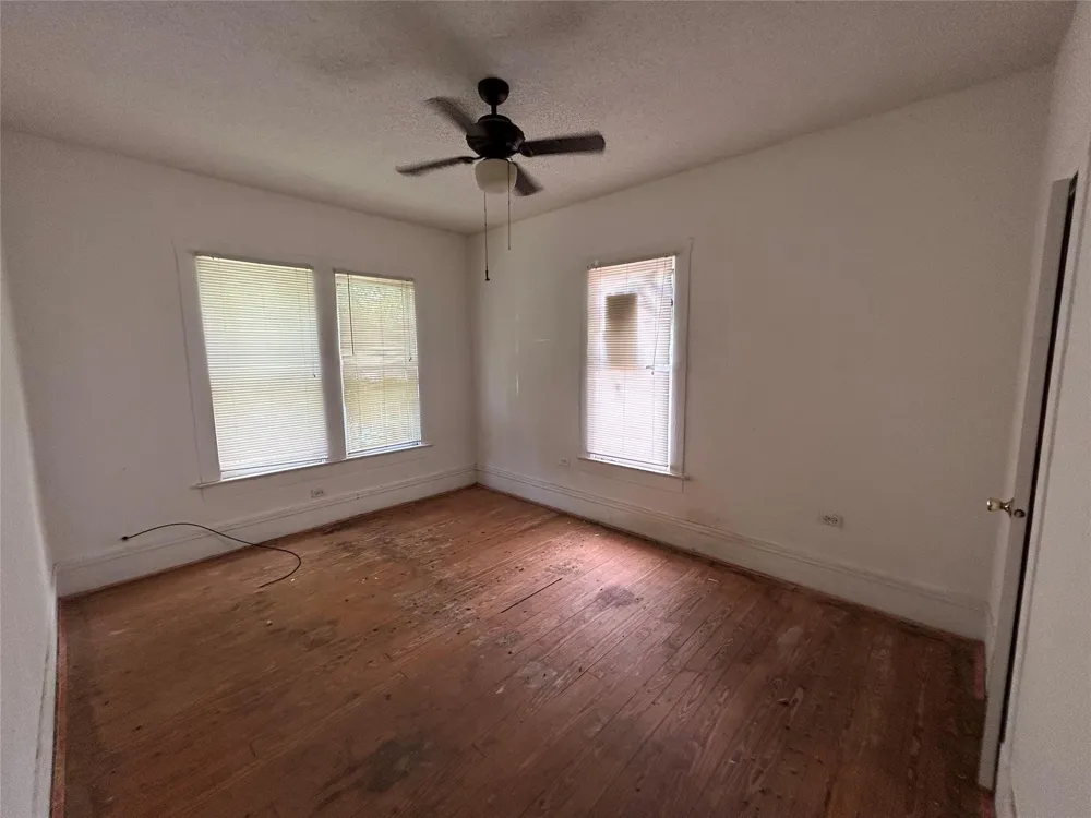 1207 E Washington Avenue Navasota, TX 77868