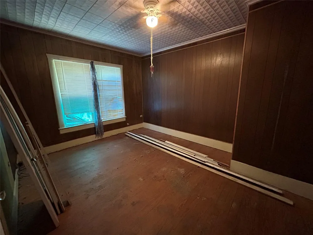 1207 E Washington Avenue Navasota, TX 77868