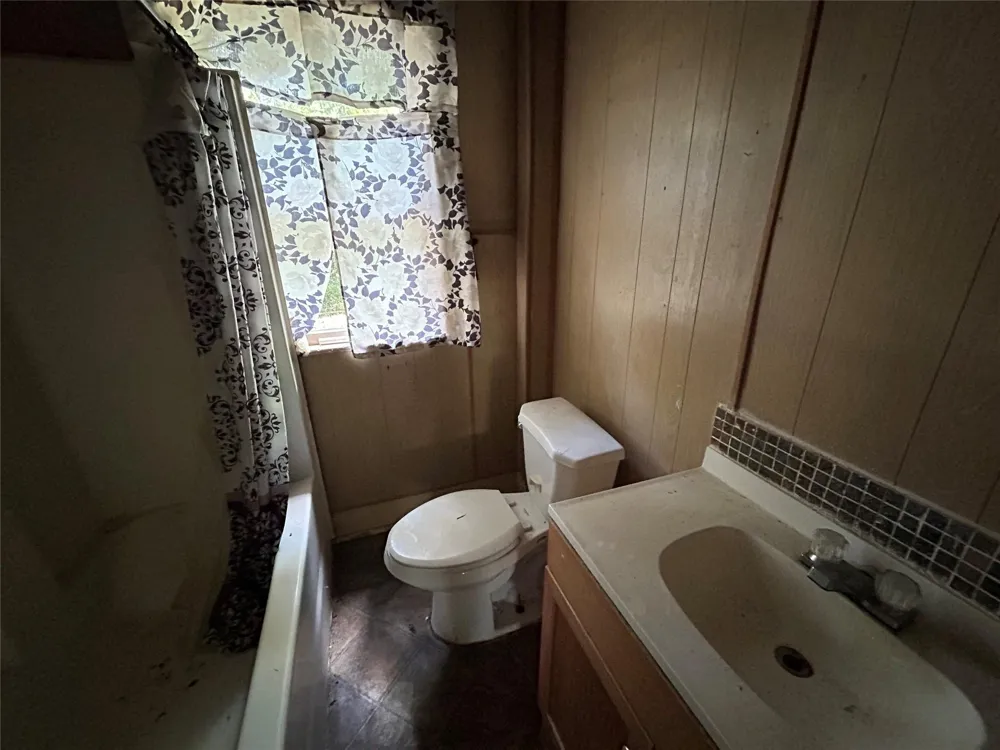 1207 E Washington Avenue Navasota, TX 77868