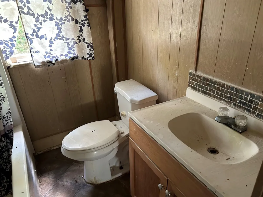 1207 E Washington Avenue Navasota, TX 77868