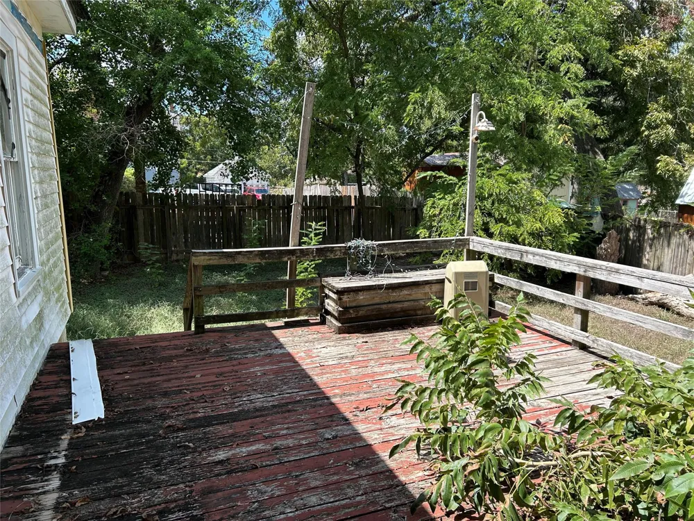 1207 E Washington Avenue Navasota, TX 77868