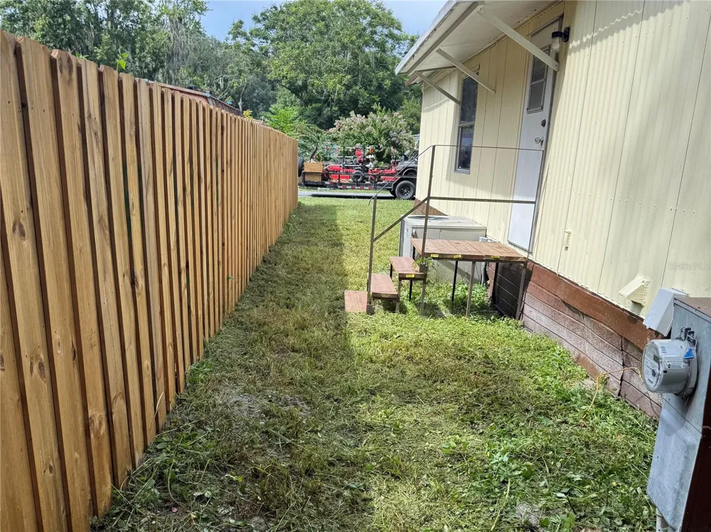 1583 CR 435 Lake Panasoffkee, FL 33538