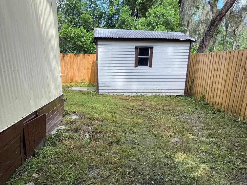 1583 CR 435 Lake Panasoffkee, FL 33538