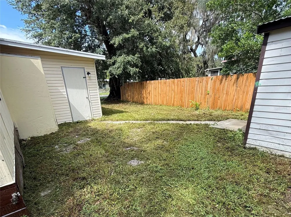 1583 CR 435 Lake Panasoffkee, FL 33538