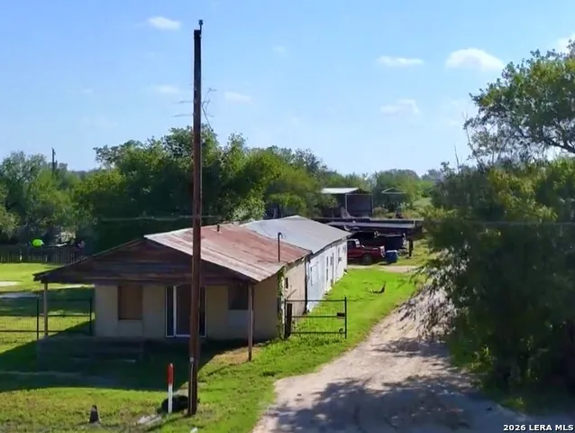 2018 2nd St Pleasanton, TX 78064