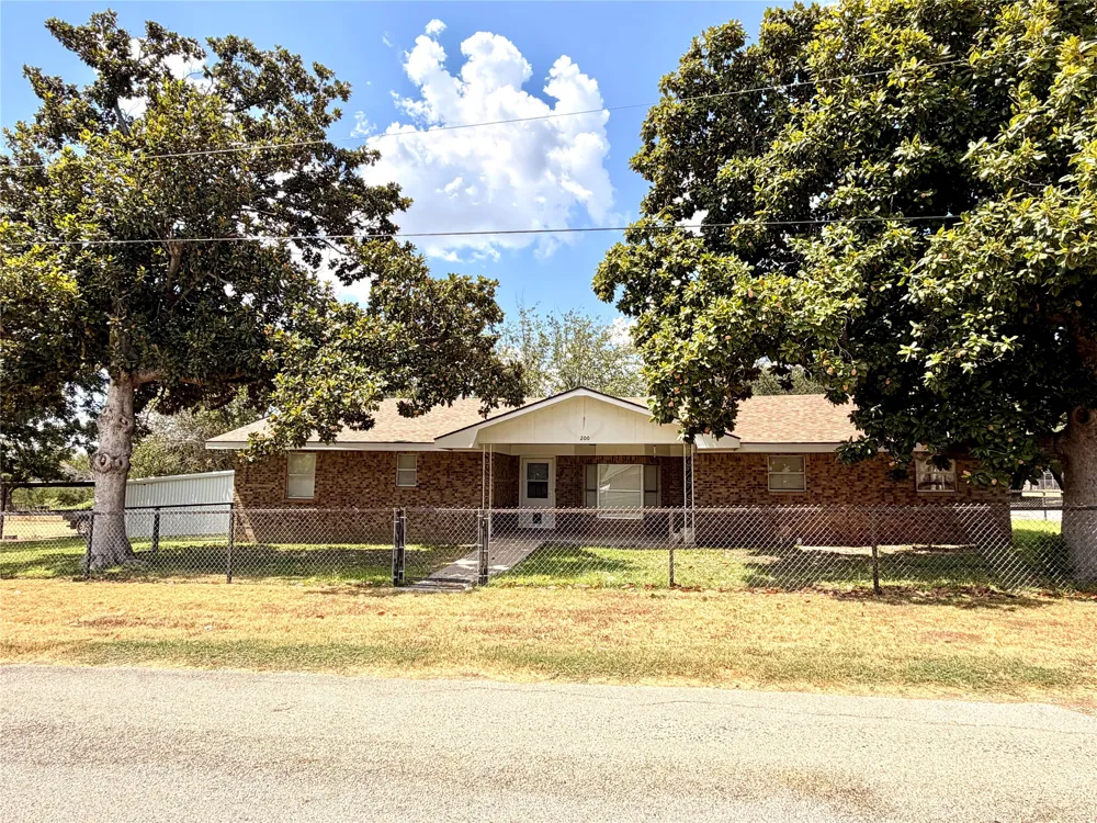 200 S Speed Street Gustine, TX 76455