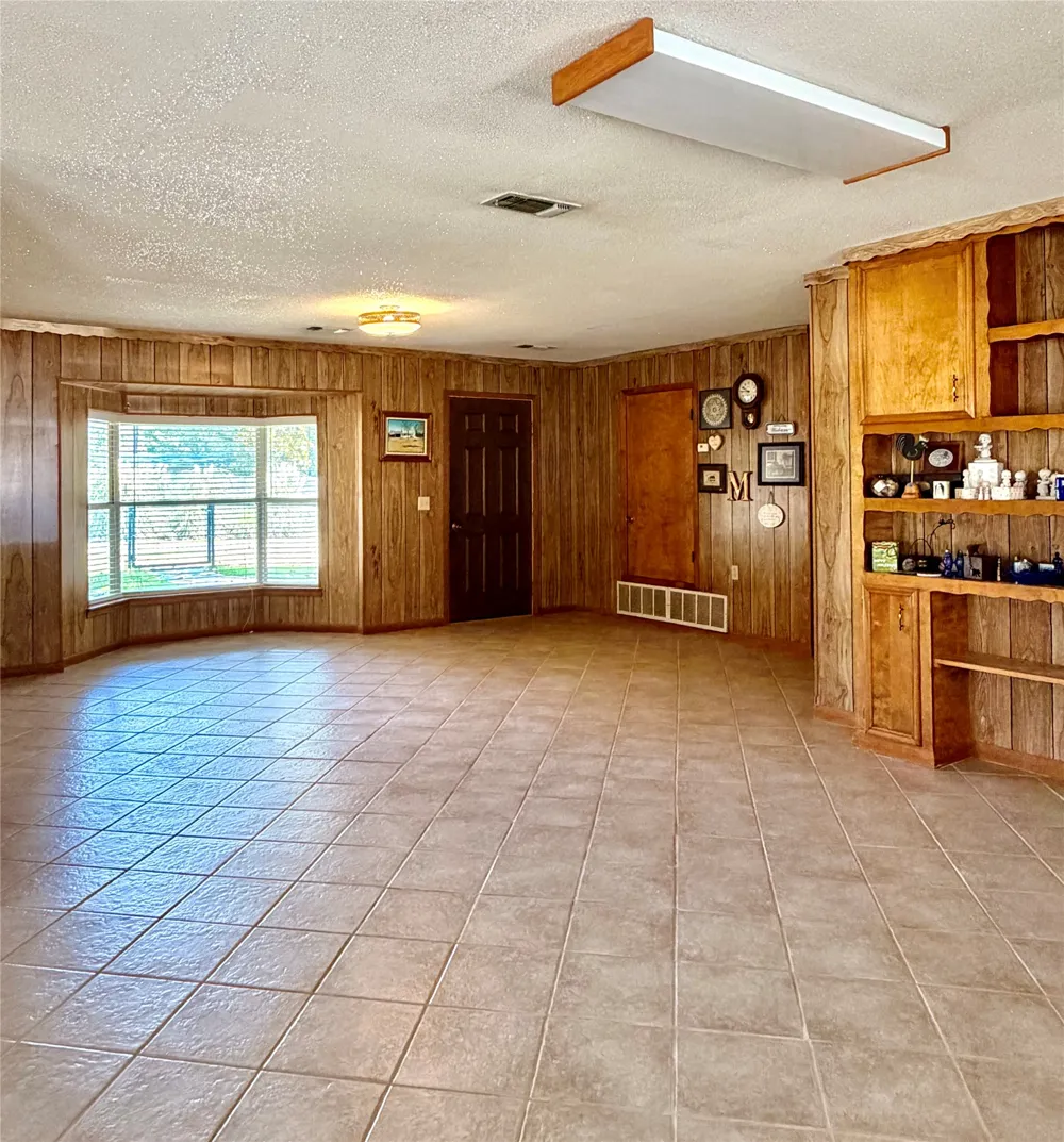 200 S Speed Street Gustine, TX 76455