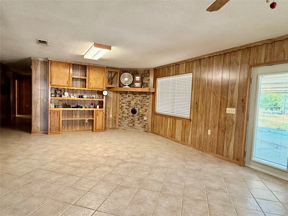 200 S Speed Street Gustine, TX 76455