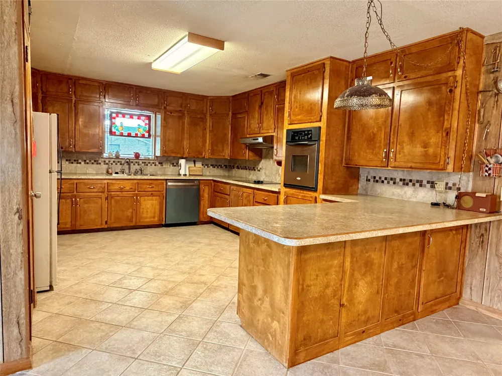 200 S Speed Street Gustine, TX 76455