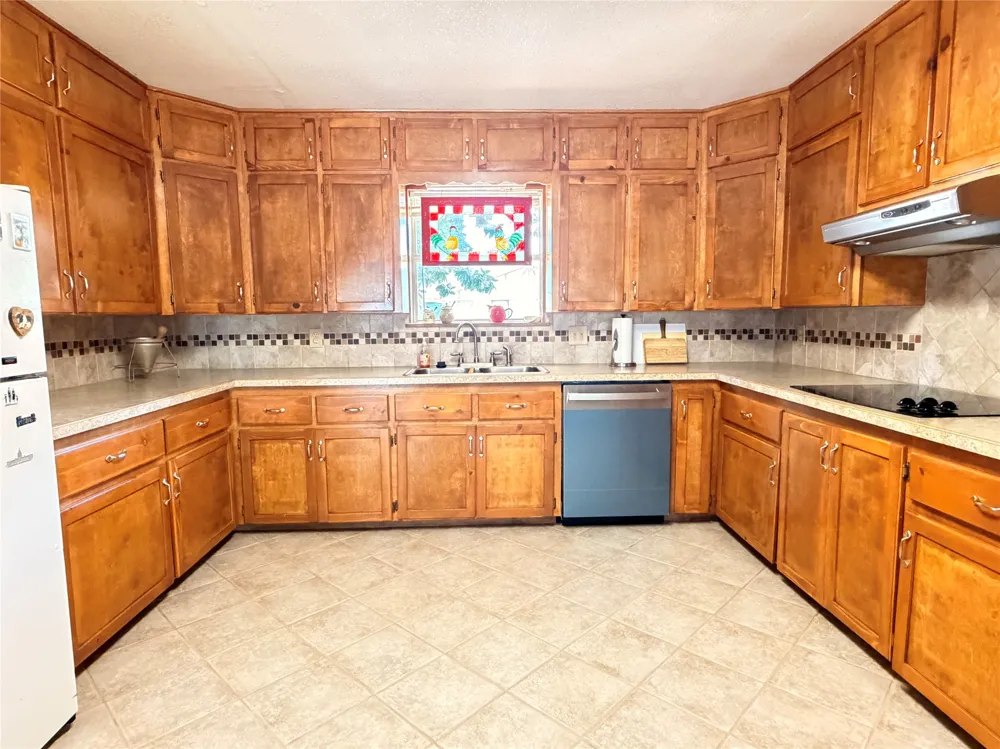 200 S Speed Street Gustine, TX 76455