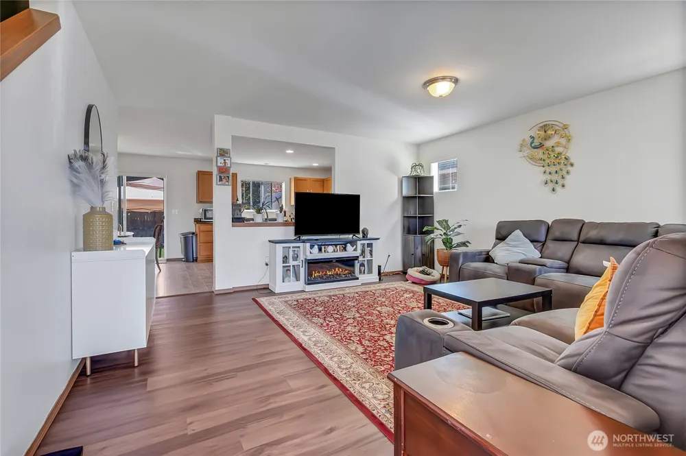 29704 217th Place SE Kent, WA 98042