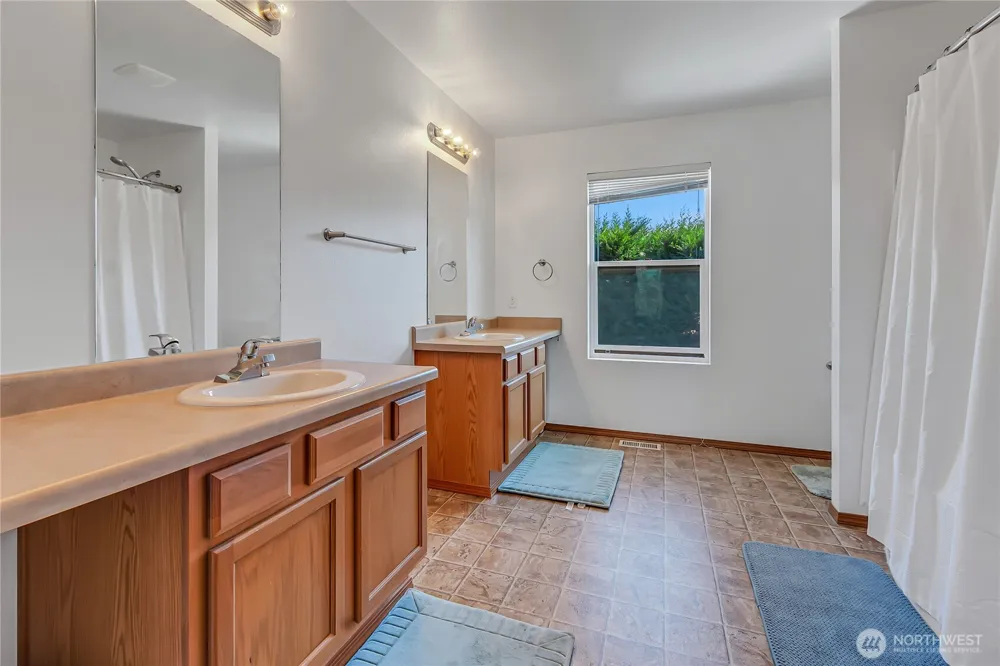 29704 217th Place SE Kent, WA 98042