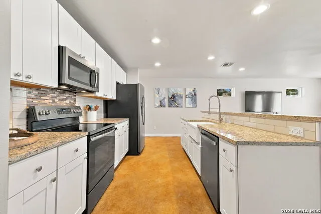 464 Pecan Row Canyon Lake, TX 78132