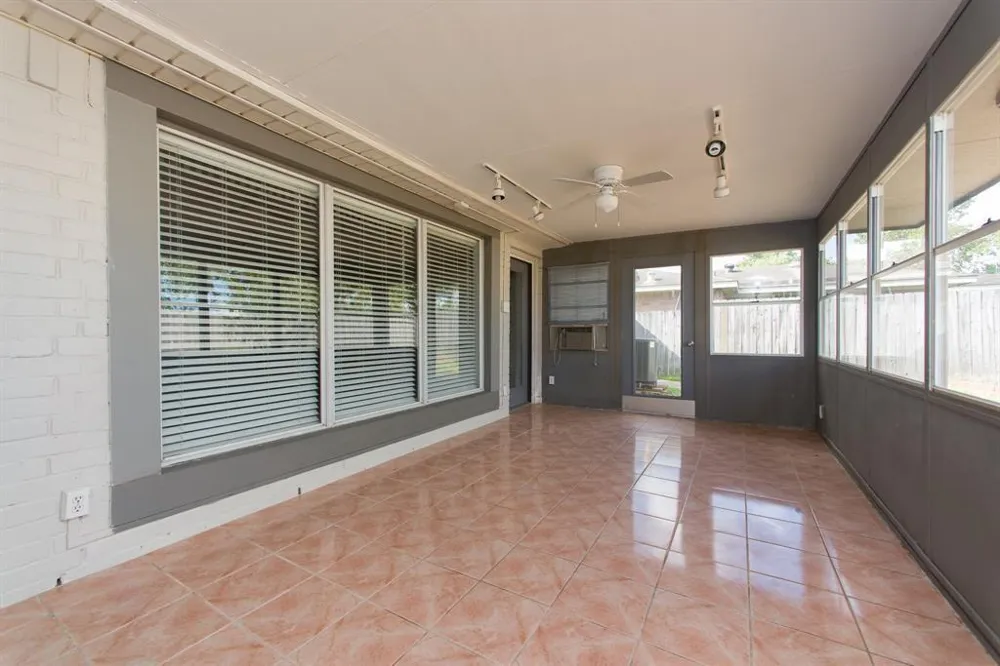 16031 Windom Drive Hockley, TX 77598