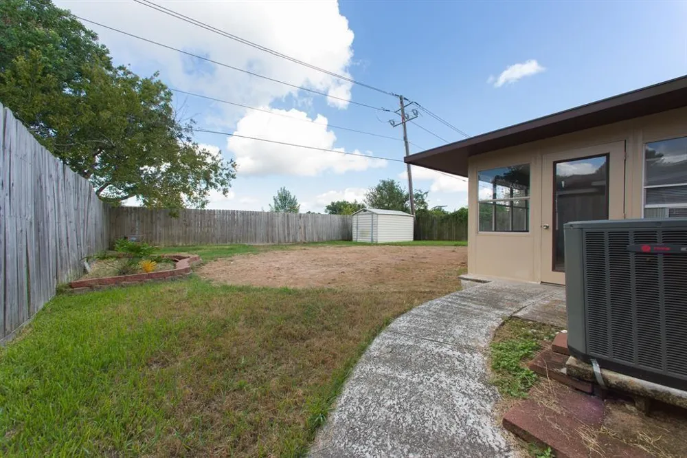 16031 Windom Drive Hockley, TX 77598