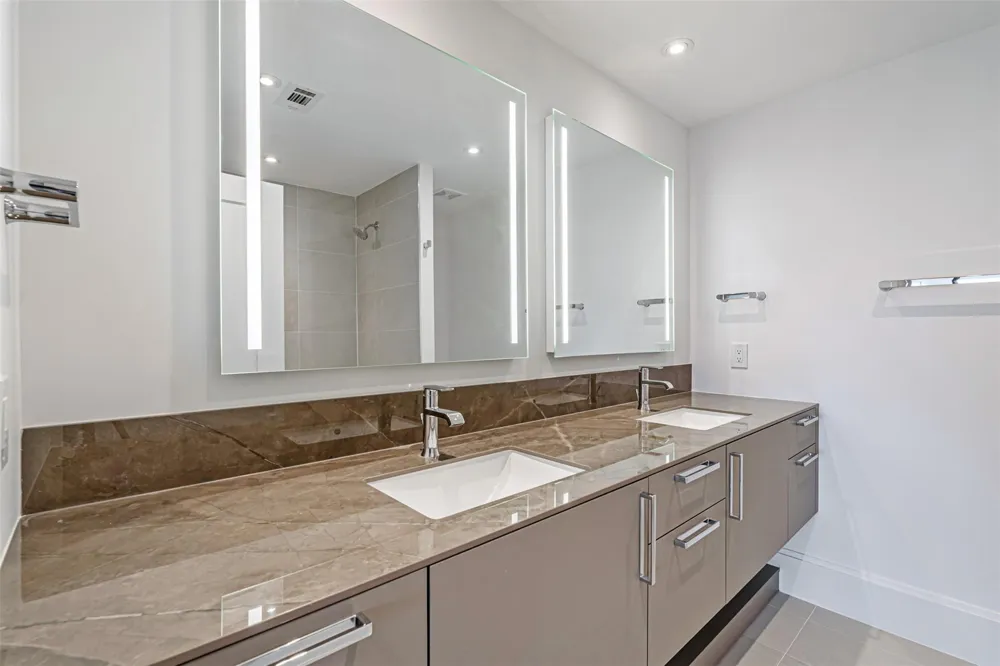 1701 Hermann Drive #34L Houston, TX 77004
