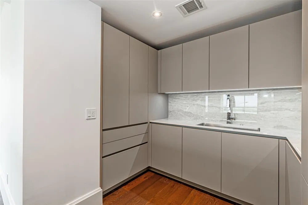 1701 Hermann Drive #34L Houston, TX 77004
