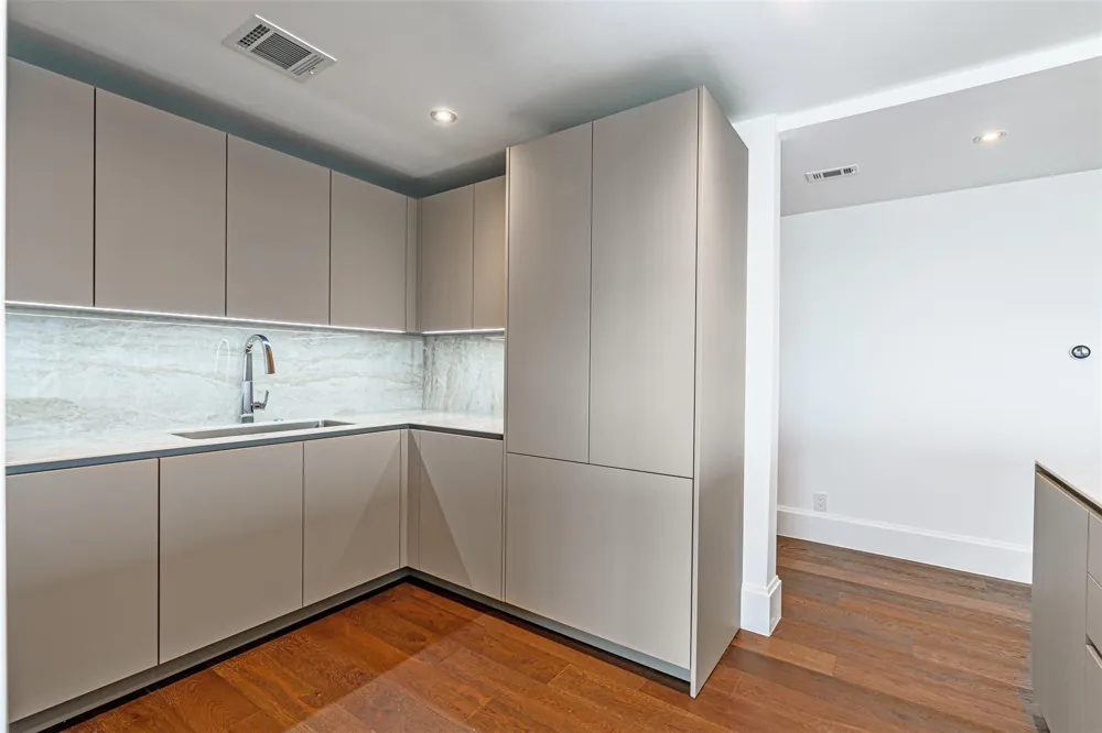 1701 Hermann Drive #34L Houston, TX 77004