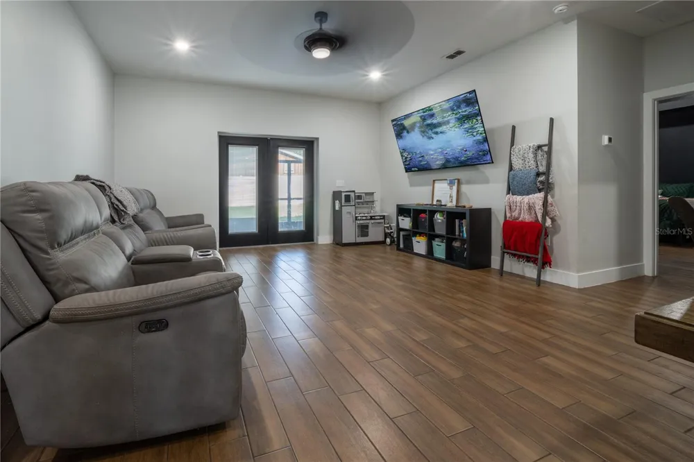 923 FLORIDA AVENUE Dundee, FL 33838