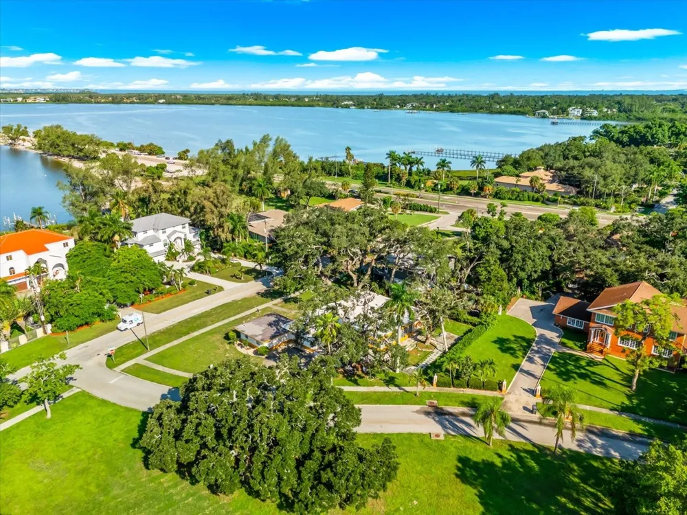 507 PALMA SOLA BOULEVARD Bradenton, FL 34209