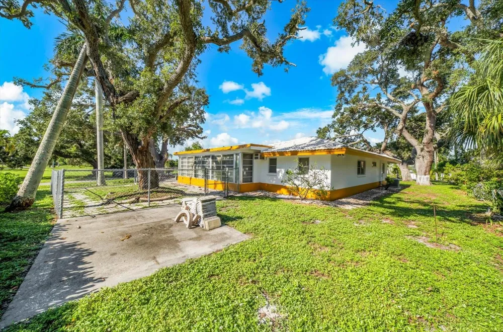 507 PALMA SOLA BOULEVARD Bradenton, FL 34209