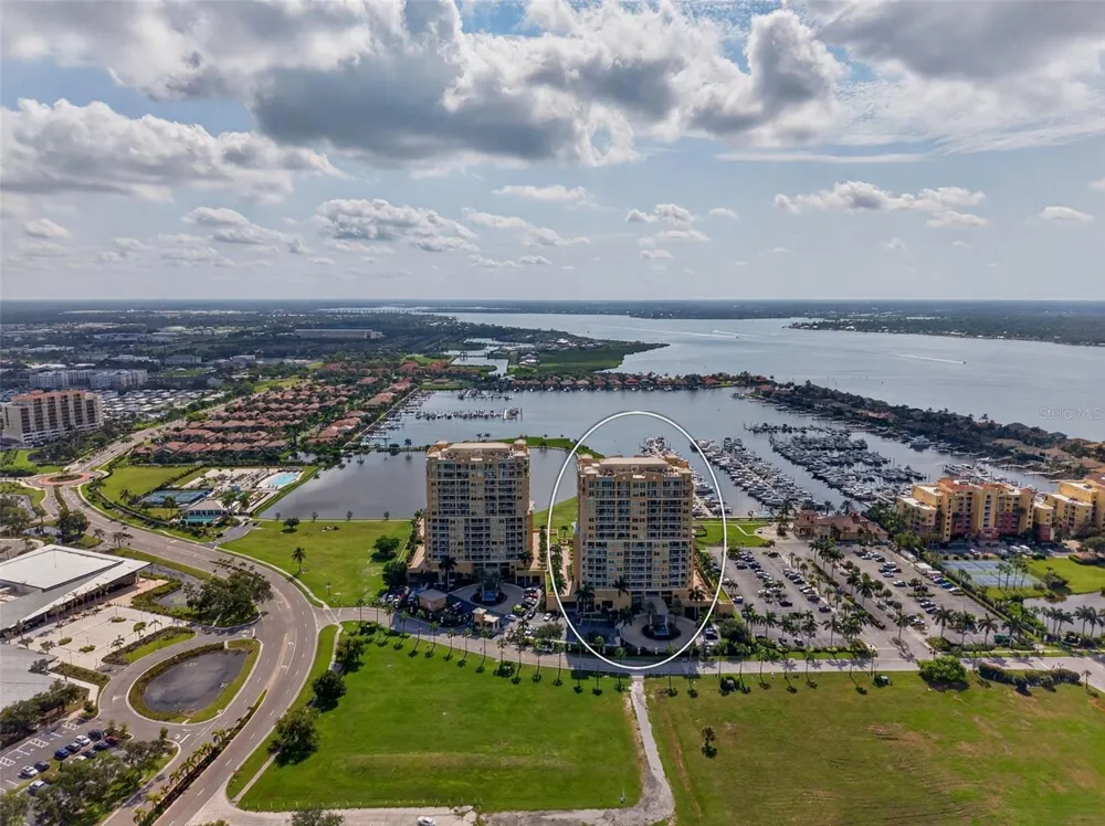 130 RIVIERA DUNES WAY #703 Palmetto, FL 34221